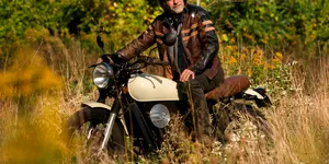 O firmă canadiană salvează motocicletele și mașini vechi de la casare și le transformă în vehicule electrice