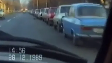 Cum arăta o coadă la benzină în România anului 1989 (video)