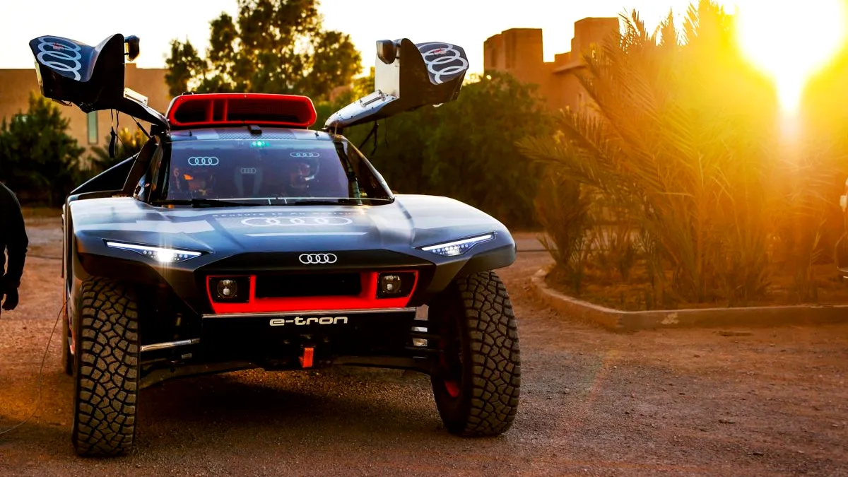 Audi a dezvăluit interiorul lui RS Q e-Tron cu care va participa la Raliul Dakar 2022