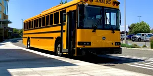 <span class='prepend'>Video |</span> Mai mulți elevi opresc autobuzul școlar în care se aflau, după ce șoferul a leșinat