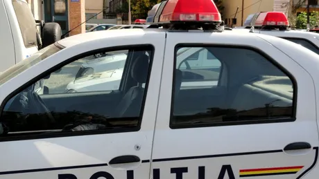 Tânărul din Galaţi, căutat după ce a luat pe capota maşinii un poliţist, s-a predat