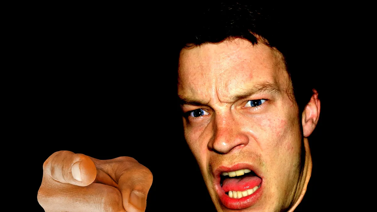 Ce pățești dacă înjuri alți șoferi în trafic - versiunea agravantă