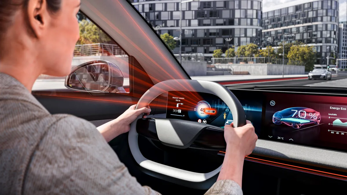 Aumovio va produce ecrane OLED pentru instrumentarele de bord digitale. Ele includ o cameră integrată în spatele panoului