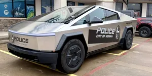 Cybertruck, folosit experimental de Poliție. Cum a fost primit de public
