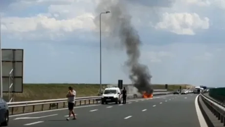 Trafic blocat spre mare. O mașină a luat foc pe Autostrada Soarelui!