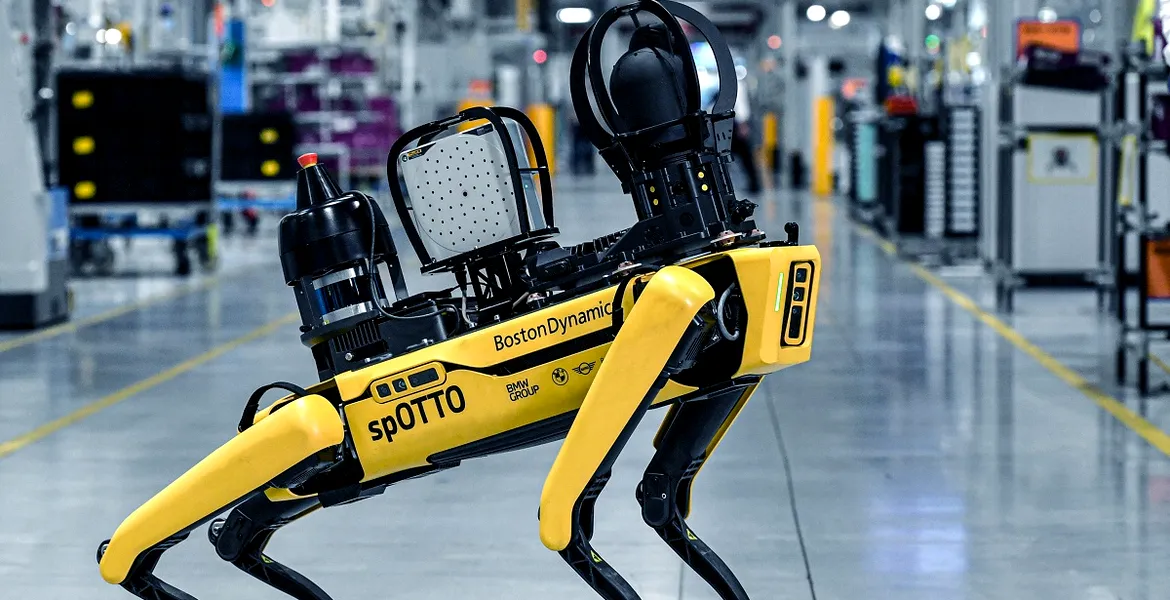 Câinele-robot care scanează producţia la uzina BMW