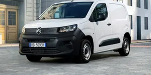 <span class='prepend'>Foto |</span> Stellantis lansează o nouă game de dubițe mai accesibile. Noi versiuni de Citroën Berlingo Van, Fiat Doblo sau Opel Combo 