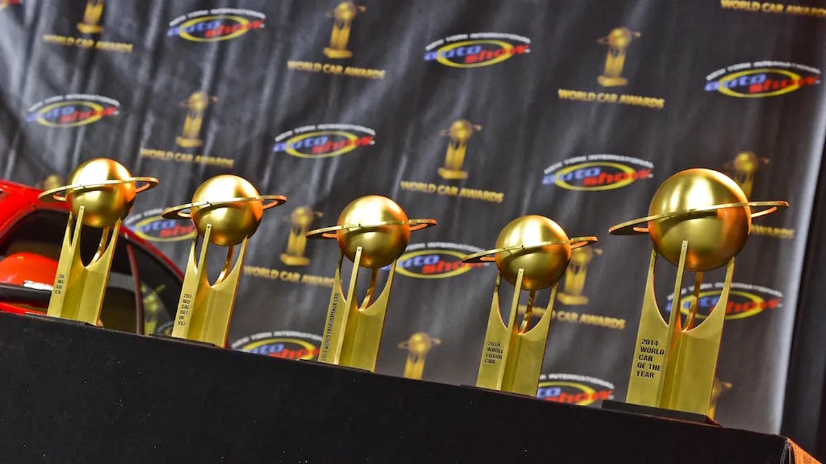 Audi, BMW şi Mercedes se bat cu 50 de mărci şi modele pentru maşina anului!