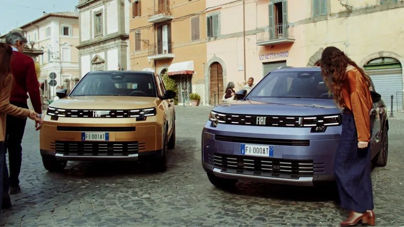 <span class='prepend'>Foto & Video |</span> Fiat prezintă Grizzly și Grizzly Fastback, cu ocazia aniversării de 127 de ani a producătorului din Torino, la un birou de înmatriculări auto