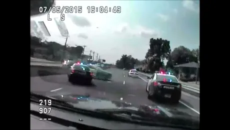 Urmărire ca-n GTA V pe străzile din SUA, cu un hoţ care a furat o maşină de poliţie. VIDEO
