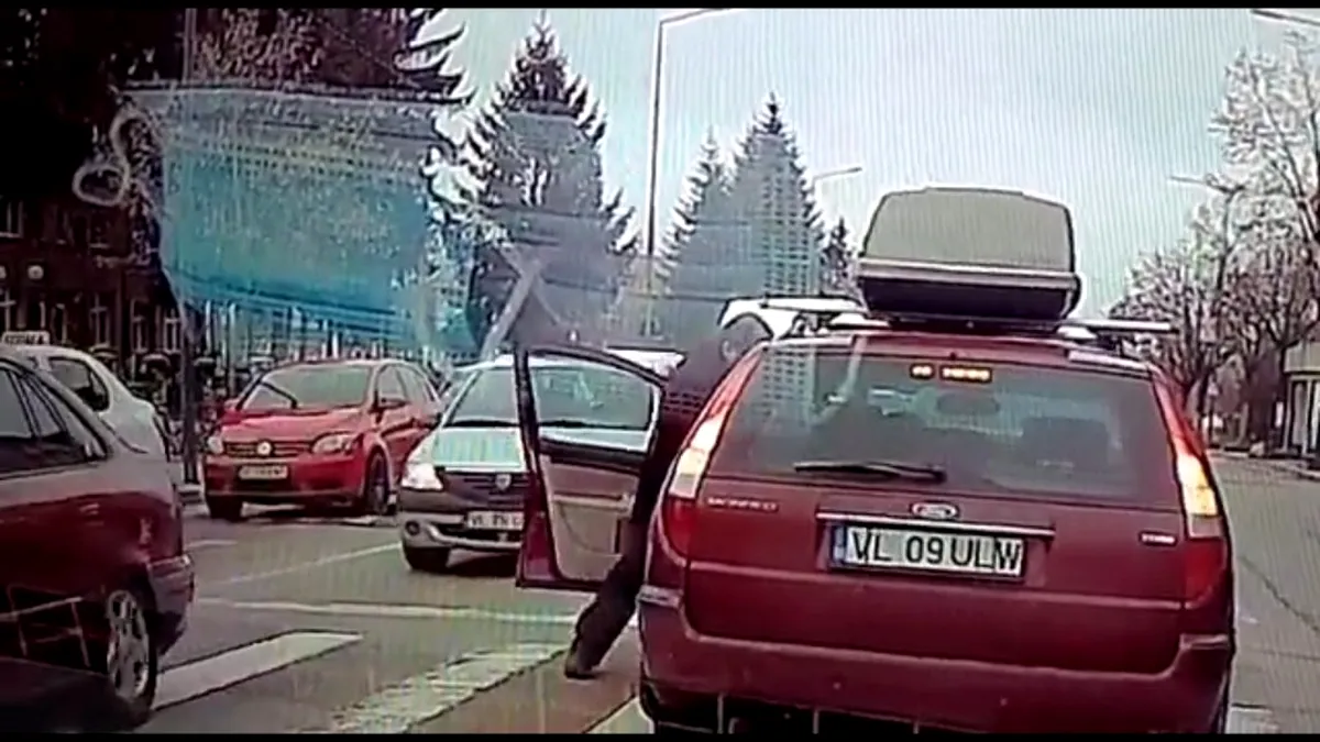 Doi șoferi s-au șicanat și bătut în trafic la Râmnicu Vâlcea. Poliția nu a rezolvat cazul nici după o lună
