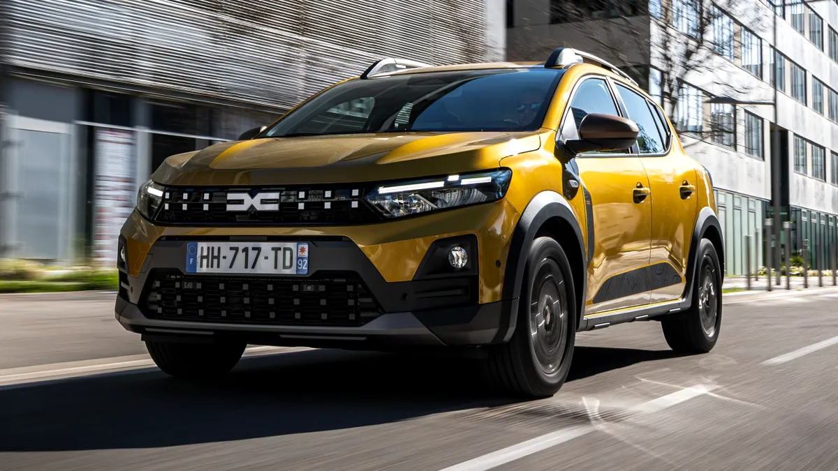 Vânzările Dacia s-au prăbușit în Europa. Sandero a fost detronat din poziția de lider european de fostul număr 1