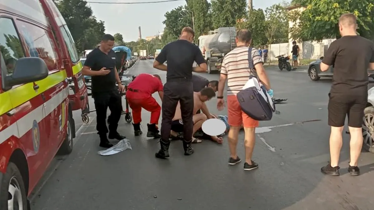 Vestul sălbatic în București. Un bărbat cu trotineta a murit după ce a fost împins în fața unei mașini de un motociclist