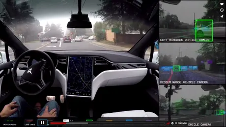 VIDEO: O Tesla aflată pe pilot automat a fost la un pas să omoare doi polițiști