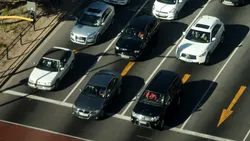 2025: Ești amendat atunci când conduci mașina altei persoane? Ce riști dacă nu ai împuternicire