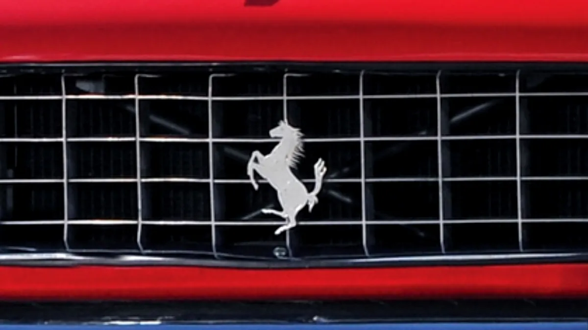 Este cel mai accesibil Ferrari la mâna a două, însă are „problemă” - GALERIE FOTO