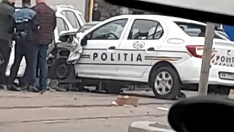 FOTO. Coliziune între un biciclist și o mașină de poliție în București
