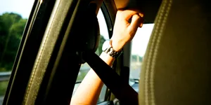 De mâine, amenda pentru centură va fi mai mare cu aproape 30 de lei. Cu cât cresc, în 2026, sancțiunile rutiere