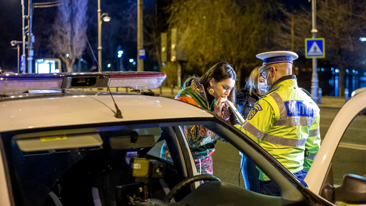 Tot mai multe femei băute sunt oprite de polițiști în trafic. Crește și numărul șoferilor drogați