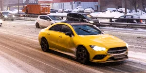 Zeci de mii de mașini ajung din China în Rusia prin importuri paralele care ocolesc sancțiunile