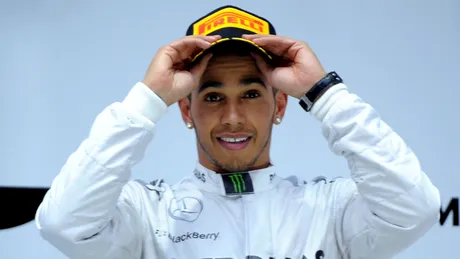 Lewis Hamilton câştigă în China şi reuşeşte primul său hat-trick din carieră
