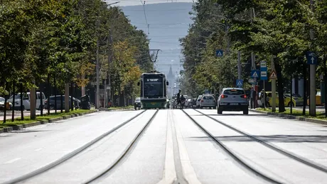 2024: Este legal să faci o depășire pe linia de tramvai? Ce scrie în legea rutieră