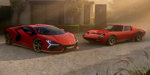 <span class='prepend'>Foto |</span> Lamborghini Miura aniversează 60 de ani. Primul supercar din lume, celebrat de italieni printr-o ediție limitată de Lamborghini Revuelto