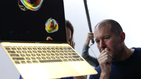 Jony Ive, geniul care a lucrat cu Steve Jobs, va desena viitorul model electric Ferrari