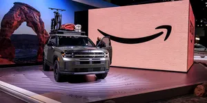 Europenii vor putea cumpăra mașini online de pe Amazon în curând. Platforma ar fi operațională în Marea Britanie în acest an 