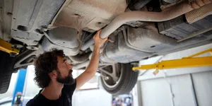 Ți-ai găsit mașina fără catalizator? Când poate acoperi CASCO furtul unei piese