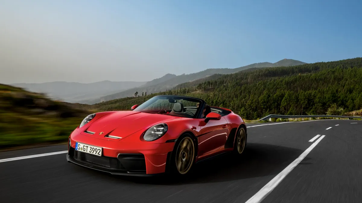 Porsche 911 nu va exista „niciodată” sub formă pur electrică, anunță CEO-ul Michael Leiters 