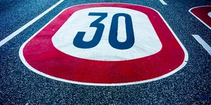 Centrul Romei, aproape pietonal: limita scade la 30 km/h