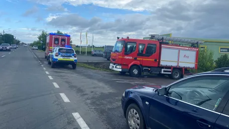 Mașina pompierilor din Galați a intrat în șanț, după ce a fost implicată într-un accident