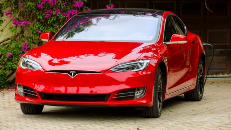 Scandal uriaș la Tesla. O posibilă defecțiune sub lupa autorităților