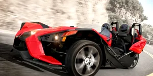 Noul Polaris Slingshot vrea să îţi facă pielea găină. În fiecare zi (VIDEO)