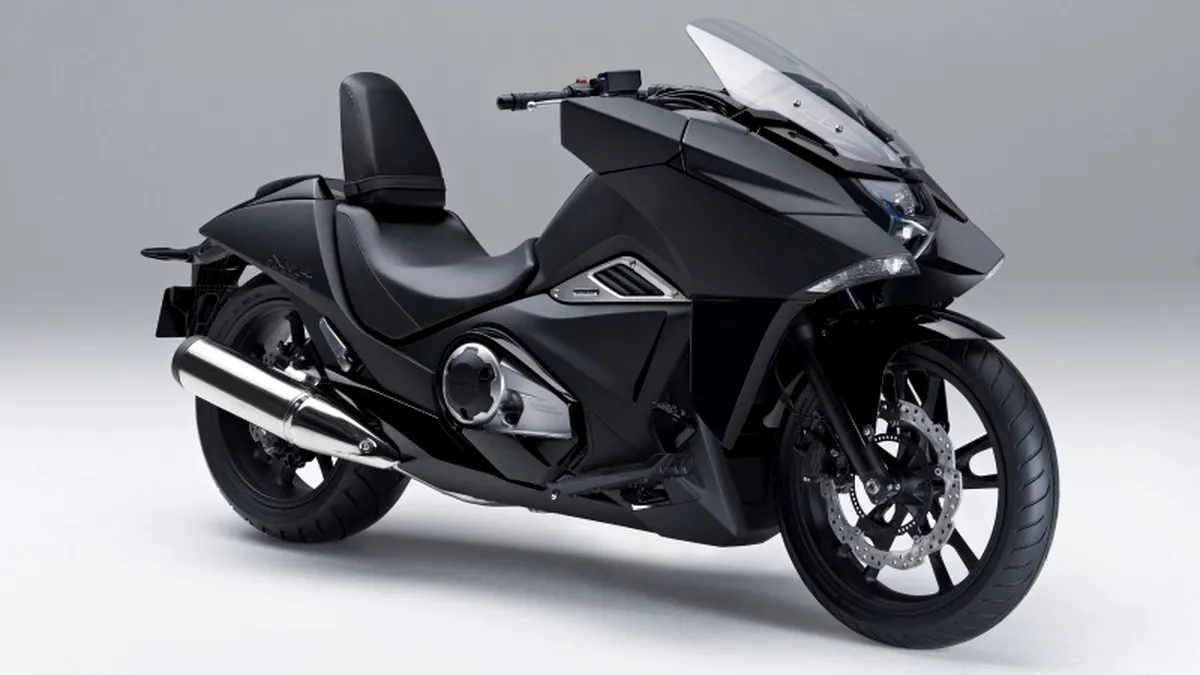 Noua Honda NM4 arată ca motocicleta folosită de Batman în timpul său liber