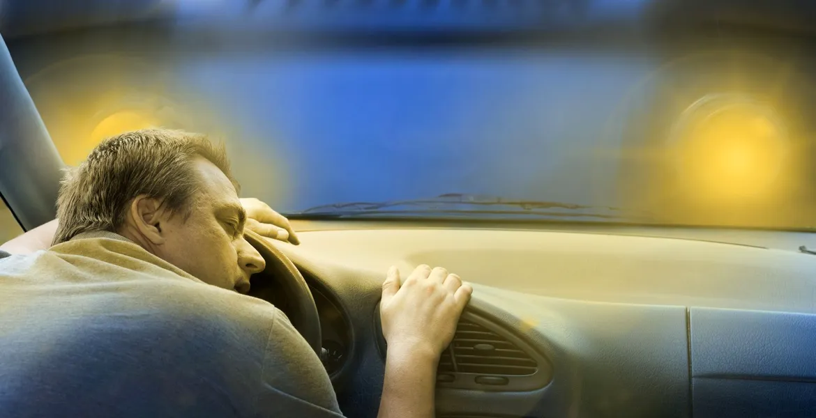 2025: Poliția Rutieră poate amenda șoferii care sunt prea obosiți. Cât este amenda și cum se determină somnolența