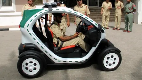 Neaşteptat: cea mai nouă maşină din flota Poliţiei din Dubai este... electrică!