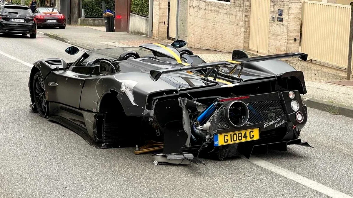 O greșeală care îl va costa scump! Un Pagani ediție limitată de 17 milioane de euro a fost implicat într-un accident