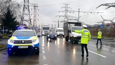 Poliția a tras pe dreapta o șoferiță. Câteva secunde mai târziu, femeia a izbucnit în lacrimi. VIDEO