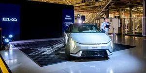 Kia EV4 a intrat în producția de serie la uzina din Slovacia
