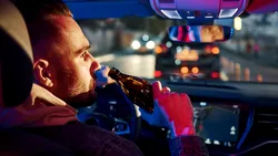 Băut la volan, fără permis, cu talonul suspendat și fără RCA. Ce a pățit acest tânăr când a fost prins de polițiști