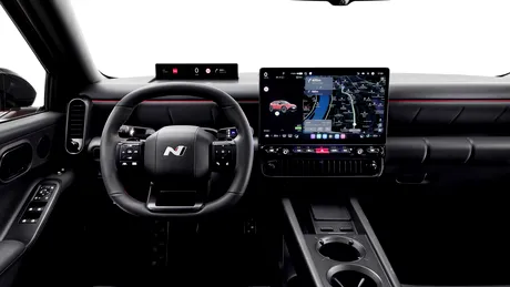 Hyundai lansează Pleos, noul său sistem de infotainment. În curând, sistemul cu AI dedicat va fi disponibil și pe IONIQ 3