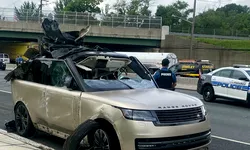 Un Range Rover nou-nouț a fost distrus într-un accident mai puțin obișnuit