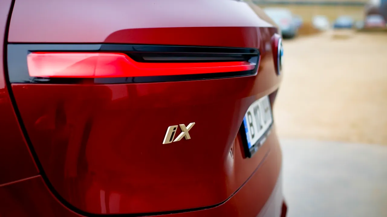 58bmw-ix-xdrive40-2022-test-promotor 