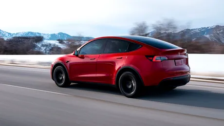 Mașini pentru care anvelopele de iarnă nu sunt obligatorii. Regula din Codul Rutier 2025 pe care puțini o cunosc