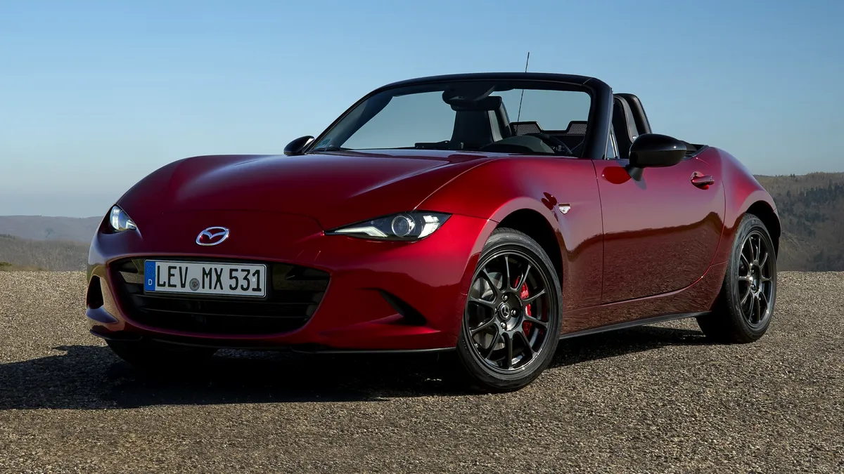 Următoarea generație de Mazda MX-5 ar putea fi ultima echipată cu un motor pe benzină, sugerează CEO-ul filialei Australia