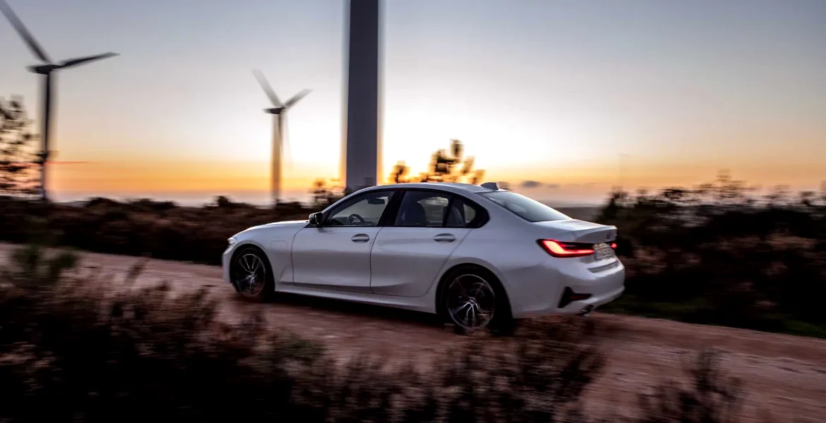 Noul BMW 330e Sedan are o autonomie electrică mărită cu 50% – GALERIE FOTO