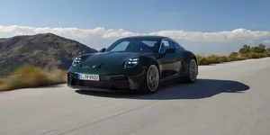 Porsche este dat în judecată pentru vânzarea unui 911 care nu trebuia comercializat. Mașina, teoretic nouă, ar fi fost folosită pentru instruirea tehnicienilor