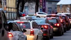 2025: Amendă pentru șoferii care blochează banda cu verde intermitent la dreapta. Regula din Codul Rutier